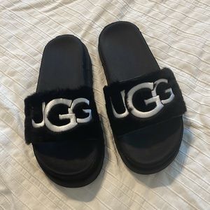 NEW UGG® Laton Fur Logo Platform Slides
